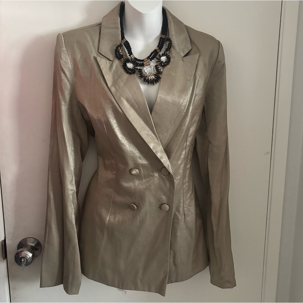 DO+BE NWT WOMEN BLAZER SIZE LARGE in a unique light golden color